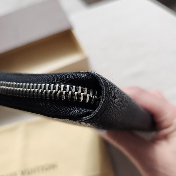 LOUIS VUITTON Damier Graphite Vertical Zippy Wallet EUC - Picture 5 of 13